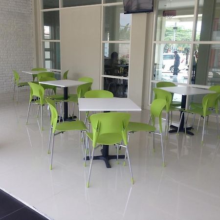 Rumah Cassa Guest House 수라바야 외부 사진